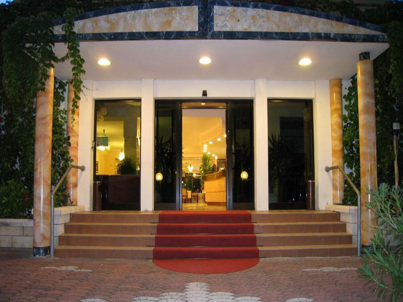 Boomerang Hotel 3*